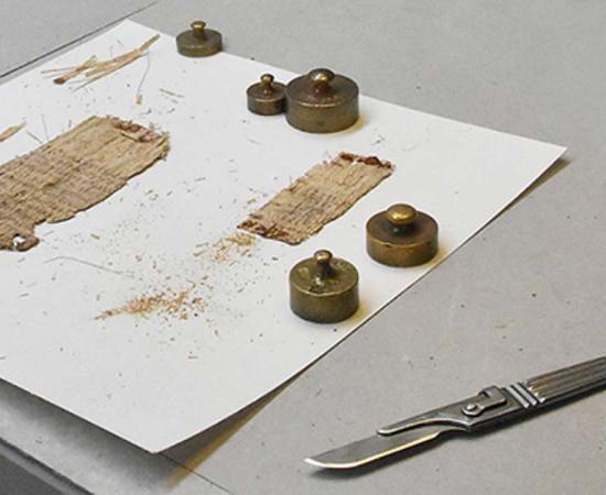 The conservation of papyrus requires above all craftsmanship, expertise and time. A specialized papyrus conservator was brought to Basel to make this 2000-year-old document legible again.