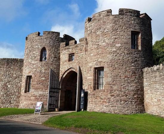 Beeston Castle entrance       Source: Dunja / Adobe Stock