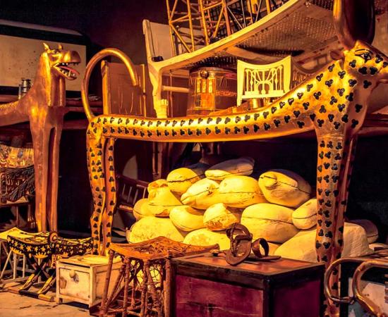 The tomb and treasures of King Tut. Source: Jaroslav Moravcik / Adobe Stock.