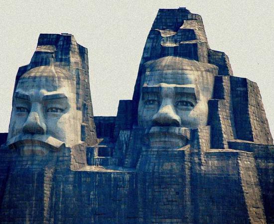 Stone Figures of Yandi and Huangdi, Yellow River Scenic Area, Zhengzhou, China. Source: Public domain