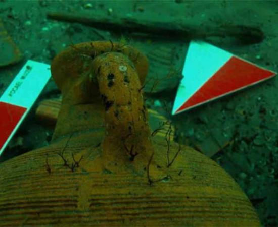 An amphora at the bottom of Kerpe’s ancient harbor in the Black Sea. Source: IHA / Anatolian Archaeology.