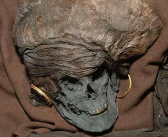 Analysis of the remains of the Bronze Age teen Skrydstrup woman shows she traveled from elsewhere in Europe to Denmark around age 13 or 14 and died there a few years later. She was an important, physically attractive figure and was accorded an elite burial.