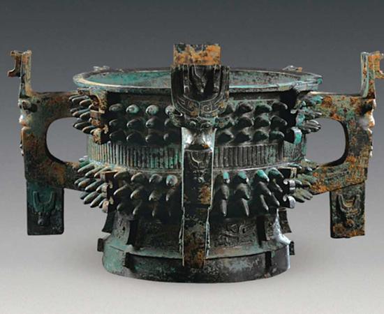 The four-handled tureen adorned with dragons, birds and spikes