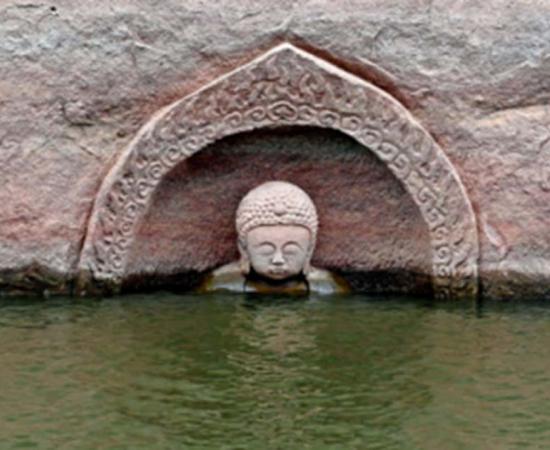 600-Year-Old Buddha Statue Temporarily Emerges from the Waters, Reminding Locals of a Forgotten Past