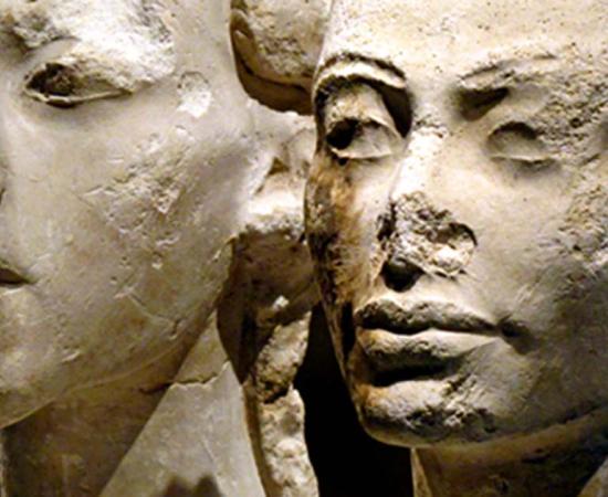 Busts of Akhenaten and Nefertiti.