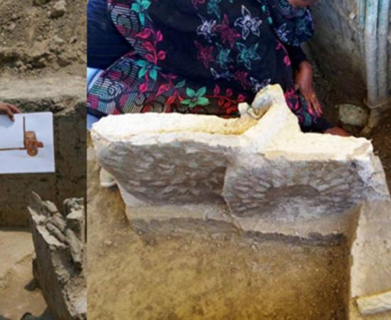 Chariot exposing the wheels and copper pillar.