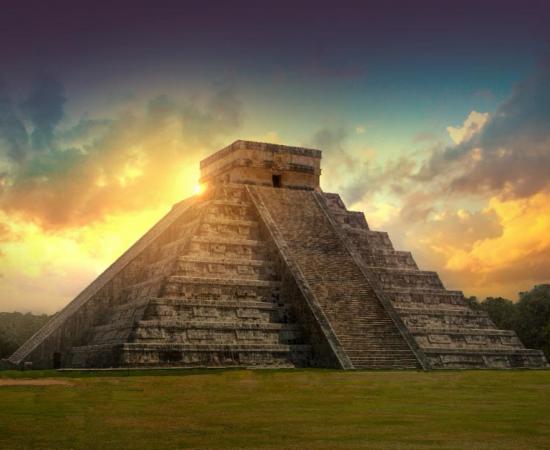 Pyramid Kukulkan, Chichén Itza, Mexico, Maya archeological site.      Source: IRStone / Adobe Stock