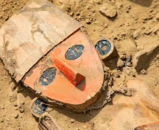 The face of the Chimu culture wooden Chan Chan sculpture recently discovered on the periphery of the giant Chan Chan complex near Trujillo, Peru. Source: Decentralized Directorate of Culture of La Libertad / Peruvian government