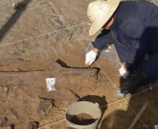 Excavation of the tools at the Gantangqing site.