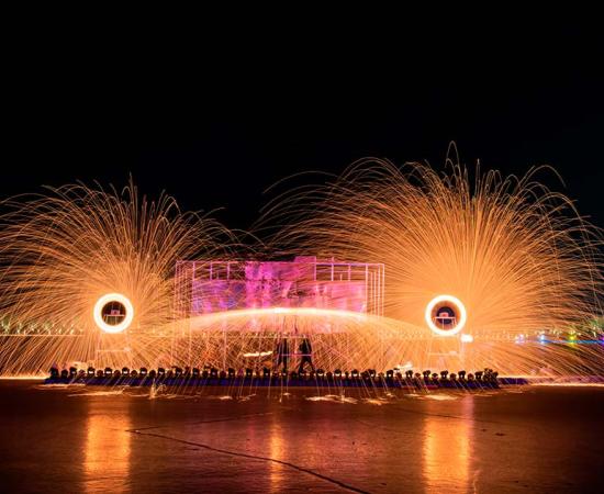 Molten iron fireworks. Source: Xiangli / Adobe Stock.