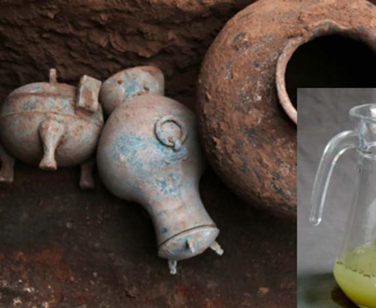 The ancient vessel (center) that was found to contain 2,000-year-old alcohol. 