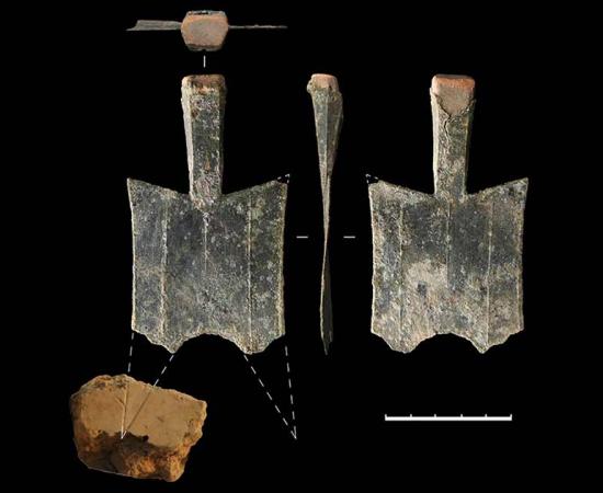 The oldest Chinese spade coin found at Guanzhuang, reconstructed with the tip reconstructed based on a coin mold from the site. Source: H. Zhao / Antiquity Publications Ltd