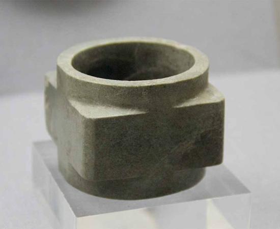 Neolithic jade Chinese cong relic from Shanxi Provincial Museum. Source: Public domain