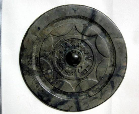 This Chinese-made mirror from the Yayoi Pottery Culture period (300 BC- 300 AD) was unearthed whole from an archaeological site in Fukuoka, Japan.