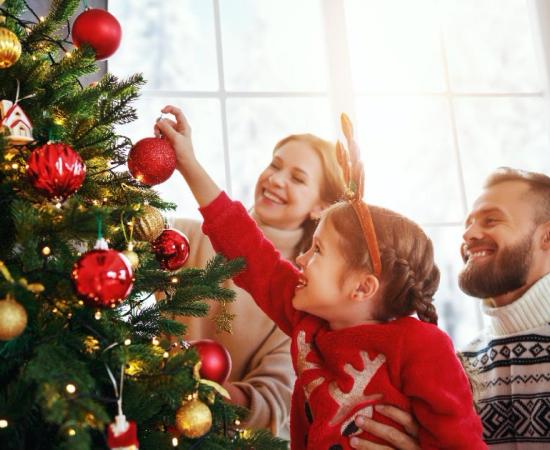 Modern decorated Christmas Tree    Source: JenkoAtaman / Adobe Stock