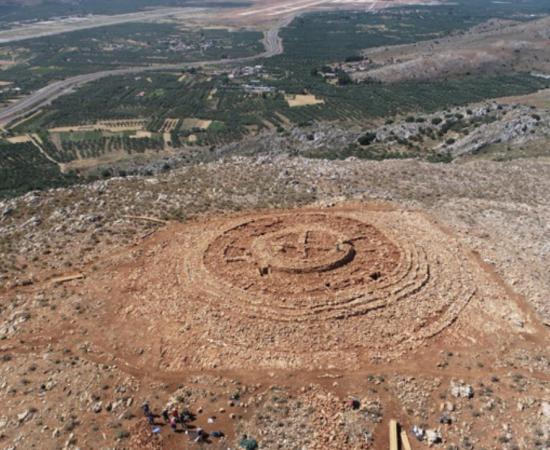 he Minoan monumental structure recently uncovered at Kastelli, Crete