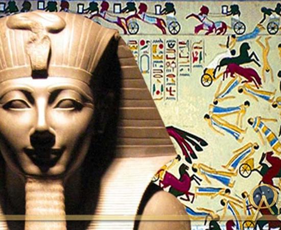 Thutmosis III statue and Ancient Egyptian military in battle 