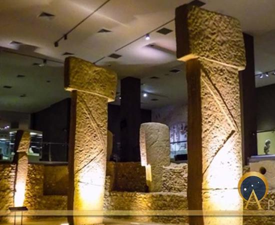 Göbekli Tepe PIlars in the Sanliurfa museum. (Cobija / CC BY-SA 4.0)