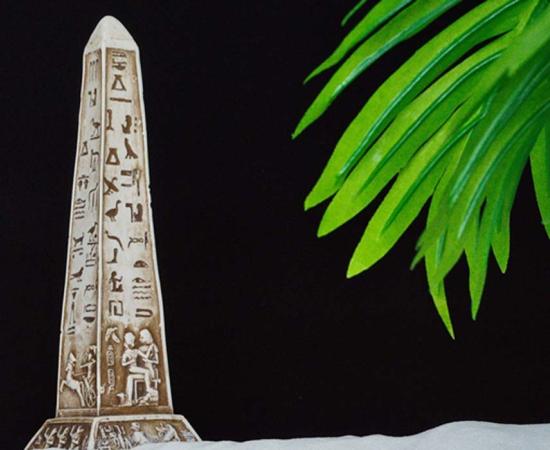 Drawing of an obelisk.
