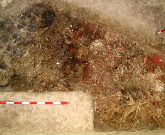 Cinnabar powder on human bones and beads in Valencina, site of Copper Age Mercury abuse.	Source: Álvaro Fernández Flores/ Journal of Archaeological Method and Theory