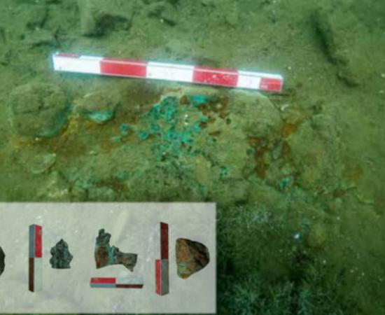 Underwater photograph showing oxidized copper traces in Camlimani Bay, Heybeliada, and copper ore found at the site.