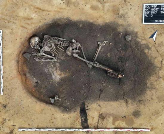 Burial of a Corded Ware Culture individual in a kiln pit in Gerstewitz.