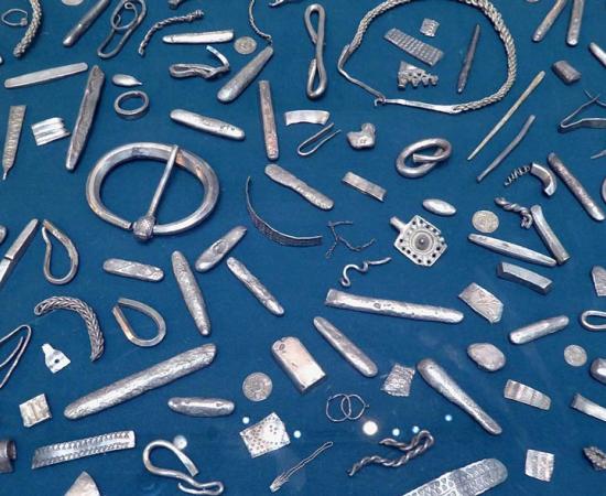 Artifacts from the Cuerdale Hoard on display in the British Museum. 		Source: Ethan Doyle White / CC BY-SA 4.0