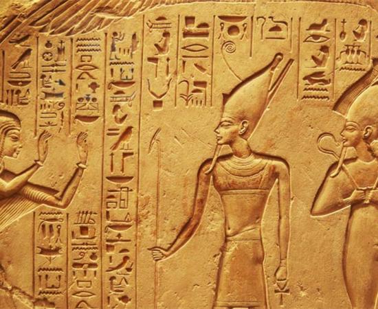 An ancient stone wall showing many Egyptian hieroglyphics that can now be translated with Google’s cyber Rosetta Stone.                Source: Camshea / CC BY-SA 4.0)