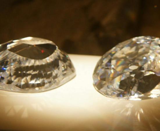 Replicas of the Koh-i-Noor Diamond – The Mountain of Light. 