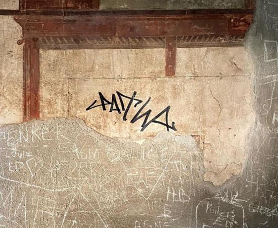 Tourist Defaces Roman Wall in Herculaneum