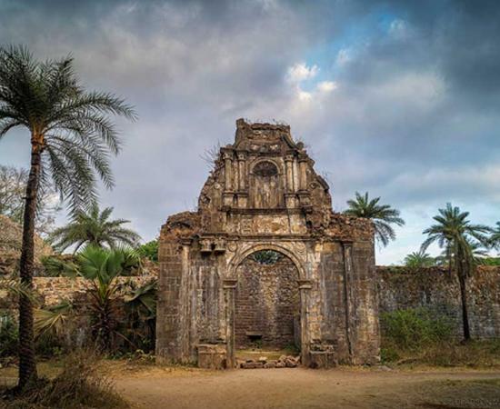 The Eerie Ruins of Fort Bassein That Are Now a Bollywood Hotspot
