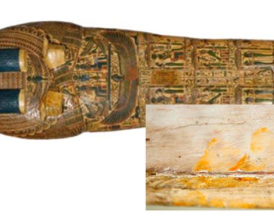 The fingerprints were discovered by museum researchers on an inner coffin lid belonging to the priest Nespawershefyt from about 1000 BC. 