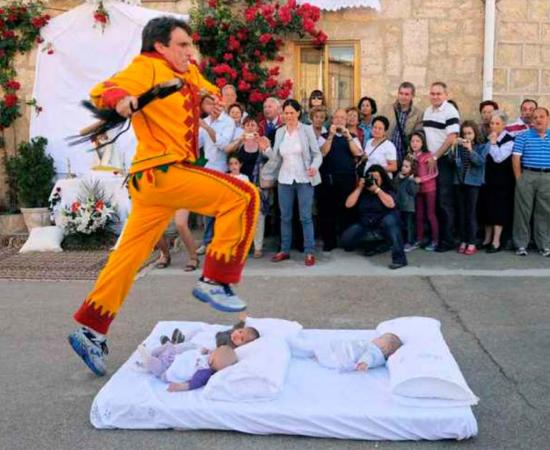 The El Colacho baby jumping festival. Source: Viaggio Routard / Flickr.
