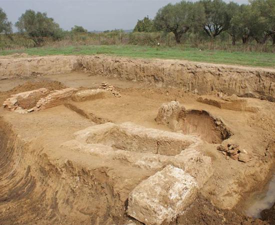 Recent Dig Unearths Eight Tombs at Ancient Elis Necropolis