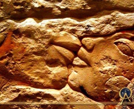 Detail of a talatat block from Amarna supposedly shows Kiya with her unnamed daughter. It is also suggested that this is Nefertiti and Meritaten; design by Anand Balaji (Photo credit: Brooklyn Museum, New York); Deriv. 