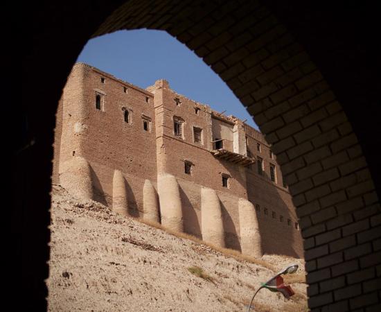 The walls of the ancient Citadel of Erbil in Iraq as seen from the bazaar. Source: Levi Clancy / CC BY-SA 4.0