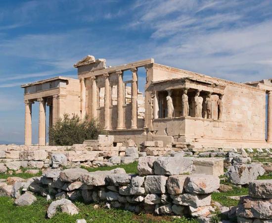 The Erechtheion temple on the Athens acropolis with the six “mistaken” Ottoman harem caryatids on the right side a bit back from the front of the temple.		Source: Jebulon / CC0