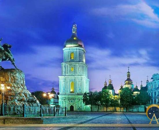 Rainbow over Sophievsky Cathedral in Kiev, Ukraine (panaramka / Adobe Stock)