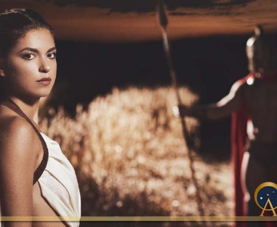 Spartan woman with warrior in the background (serhiibobyk / Adobe Stock)