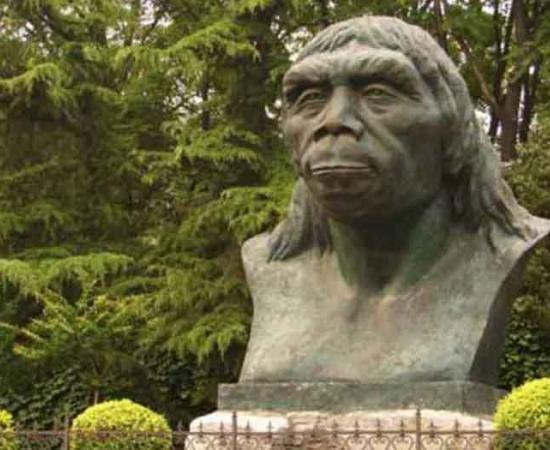 tatue of the Peking man from the entrance of the Zhoukoudian site. Source: Diego Tirira / CC BY-SA 2.0