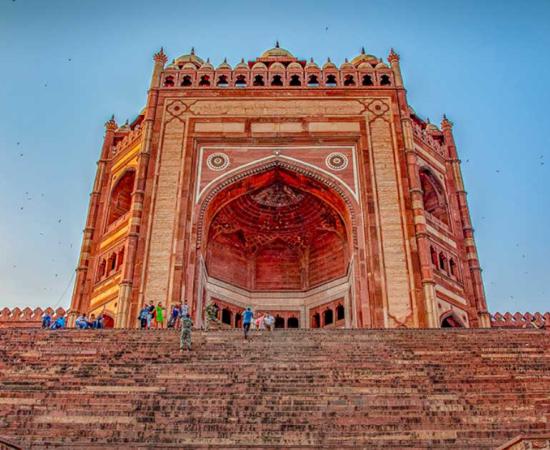 The Buland Darwaza, or High Gate, was built in 1602 as the main entrance to the Jama Masjid mosque at Fatehpur Sikri in India. Source: Shuklaankit90 / CC BY-SA 4.0