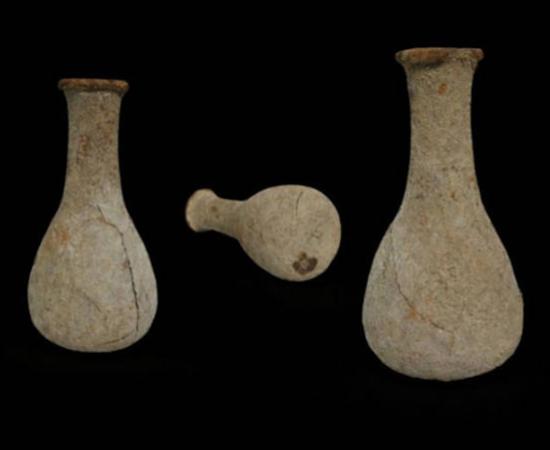 Top image: Roman glass vessel from Pergamon from which the evidence of feces was obtained.