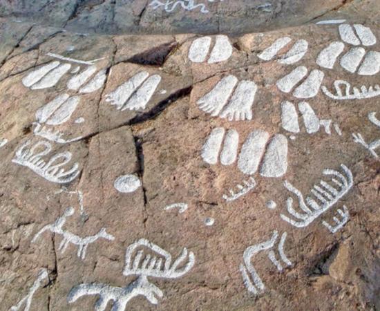 Bronze Age footprint carvings at Foss 6:1 panel, Tanum.