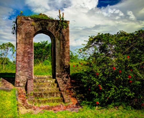 The remaining arch of Fort Kyk-Over-Al         Source: homocosmicos/ Adobe Stock