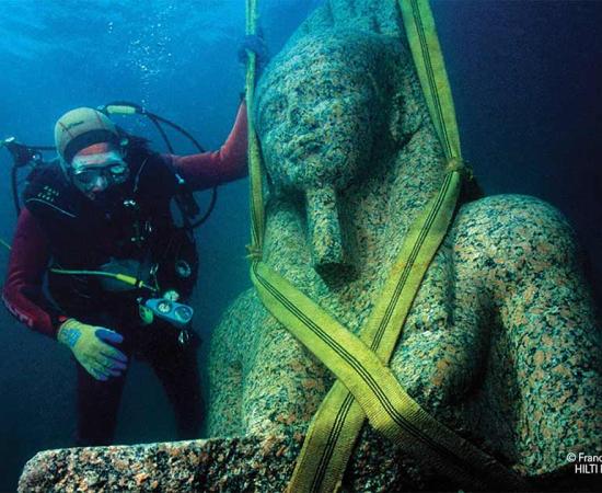 ranck Goddio underwater at Thonis-Heracleion next to an ancient Egyptian stone statue. Source: Christoph Gerigk / Franck Goddio / Hilti Foundation