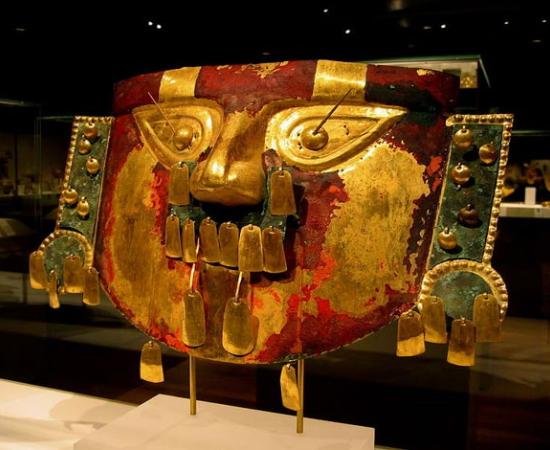 Funerary mask, Sican culture, Metropolitan Museum of Art, NYC, USA 