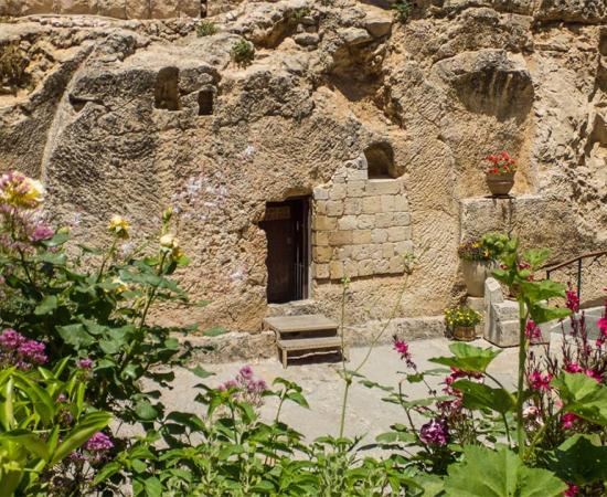 The Garden Tomb, rock tomb in Jerusalem, Israel      Source: valenizi / Adobe Stock