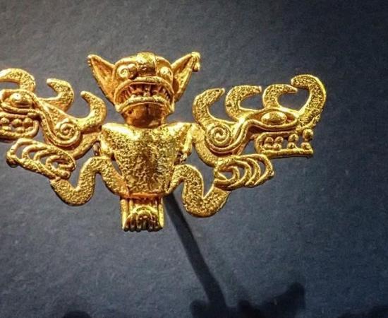 Gold pendant from the Panama culture