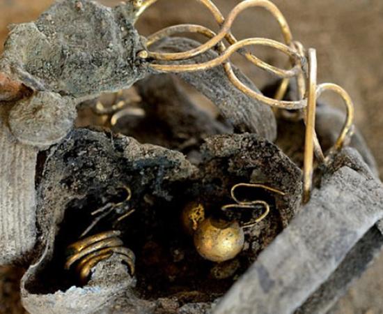 Golden hoard of Roman jewellery 