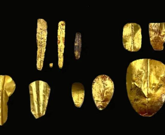 Gold tongues and fingernails found at Oxyrhynchus.